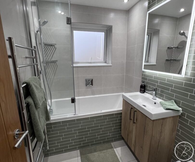 Bath & Vanity Unit