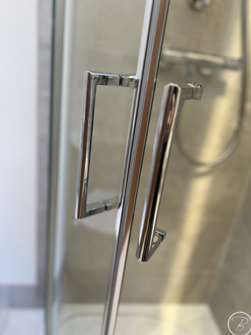 Enclosure handle