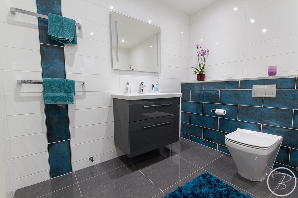 Feature Tiles