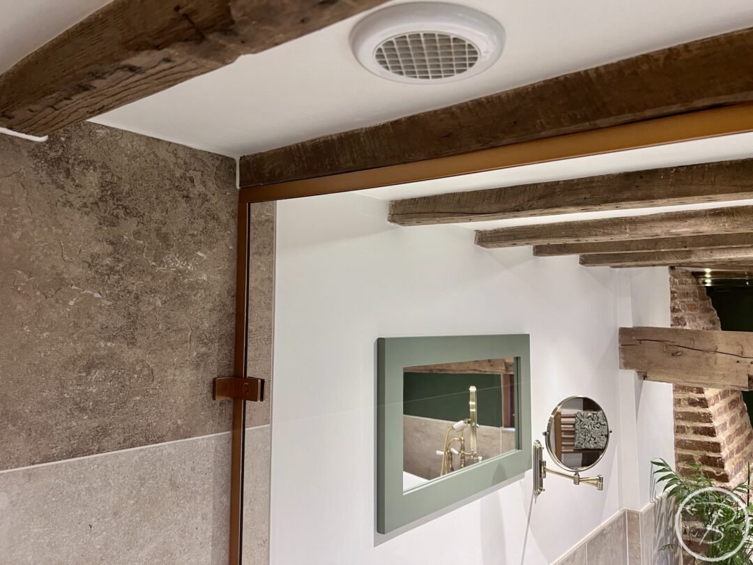Glass Finishes up to the Beams