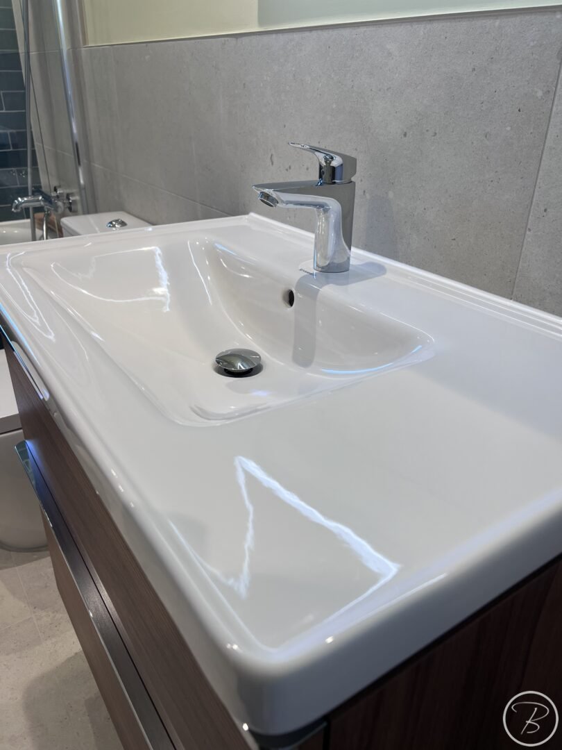 Offset Basin
