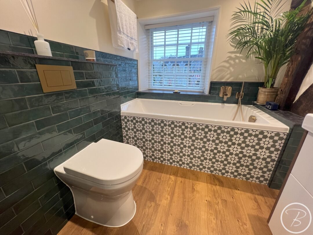 full view of the bath and wc